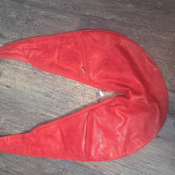 Red Leather Women's Sash Bag - Picture 2 of 5
